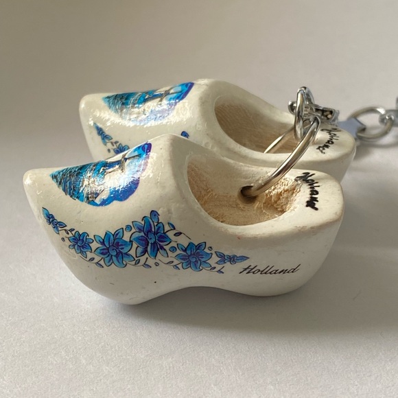 Vintage Holland White and Blue Wooden Clogs Keychain - Picture 3 of 6